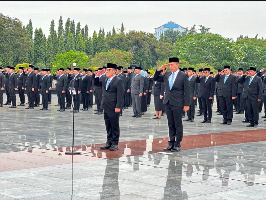 Kenang Jasa Pahlawan pada Momen Hari Bhakti Imigrasi ke-75, Imigrasi Bekasi Hadir dalam Upacara Tabur Bunga di TMP Kalibata